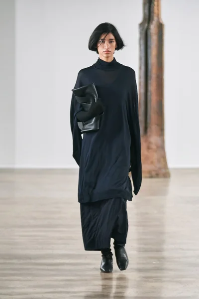 Look 16